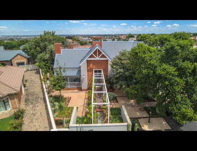 3 BEDROOM HOUSE FOR SALE IN RETIRE AT MIDSTREAM